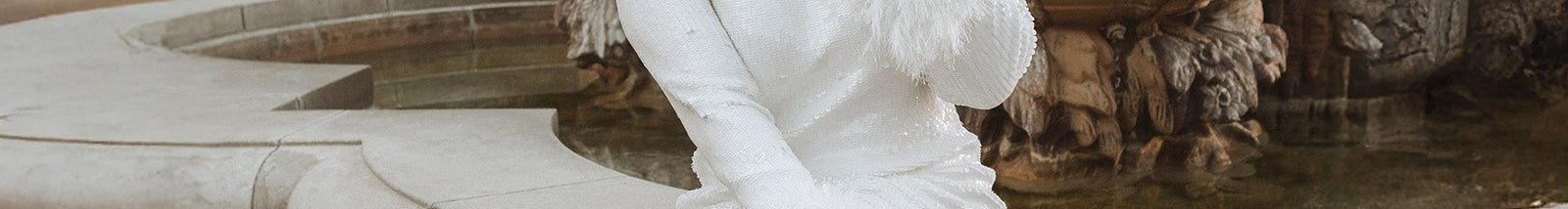 mumu-weddings/picture-perfect-winter-engagement-photo-outfits