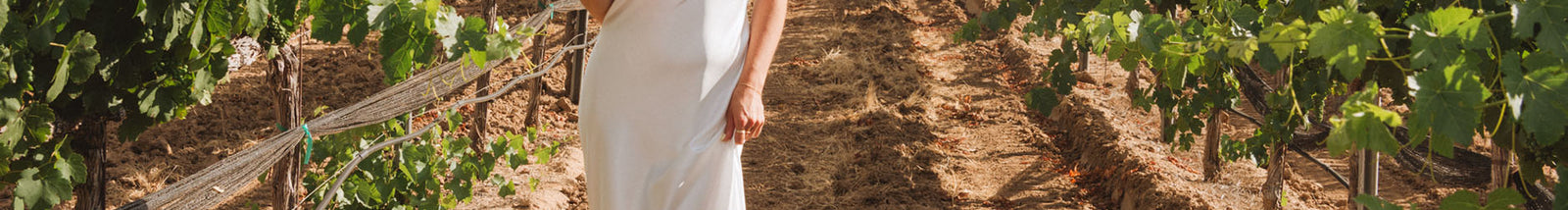 mumu-weddings/engagement-party-outfits